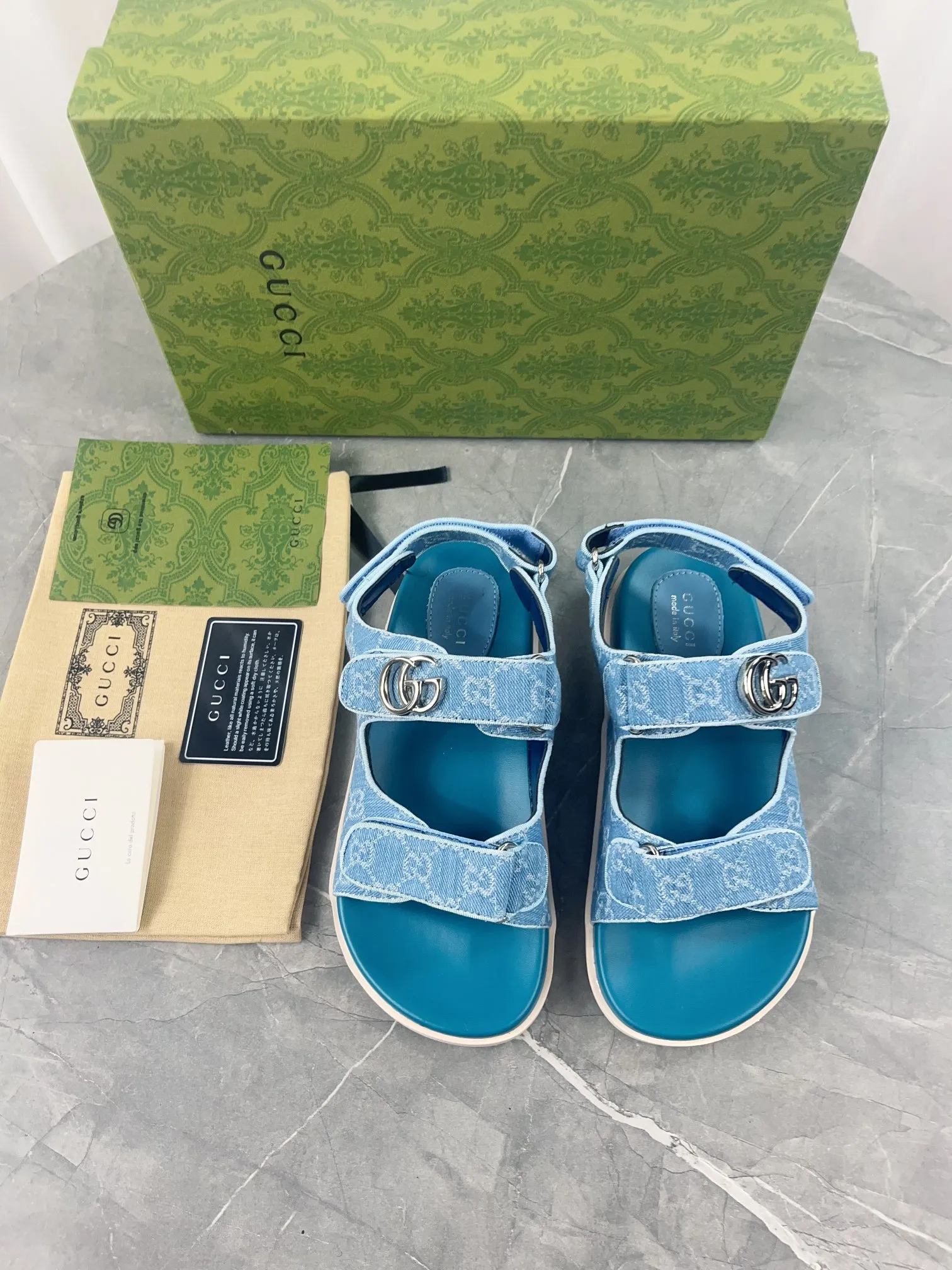 👟👟Ex-factory price 520👟👟 2024 Gucci presbyopic fabric sandals, Gucci special presbyopic canvas fabric with double G metal buckle, fabric: double G presbyopic/imported cowhide, lining: cow lining, outsole: rubber outsole, size: 35-42
